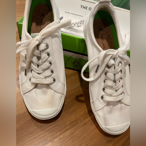 Cariuma OCA LOW OFF-WHITE CANVAS SNEAKER - Picture 3 of 7